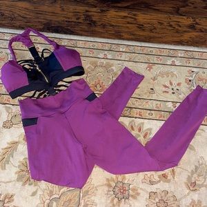 SOLD ON ANOTHER APP Bombshell set